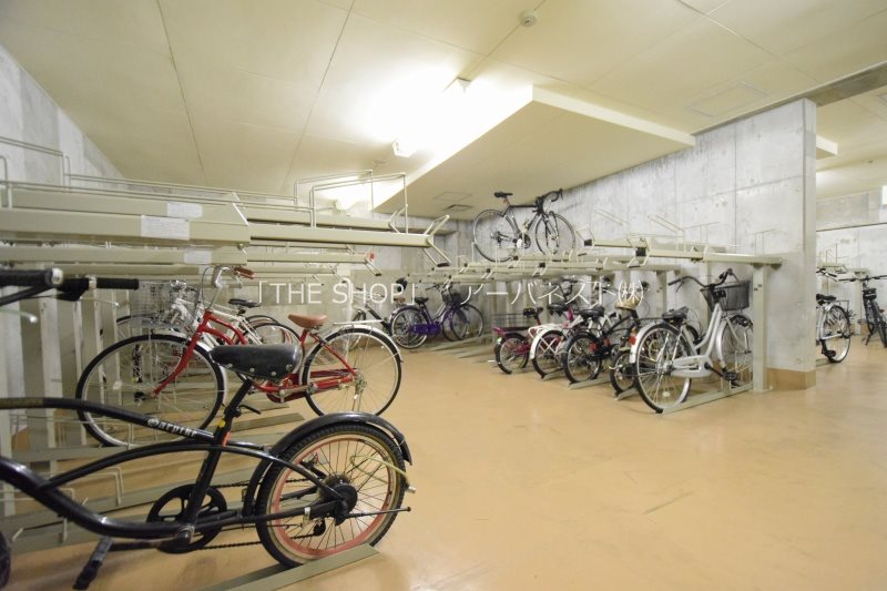 パレステュディオ渋谷本町 駐輪場