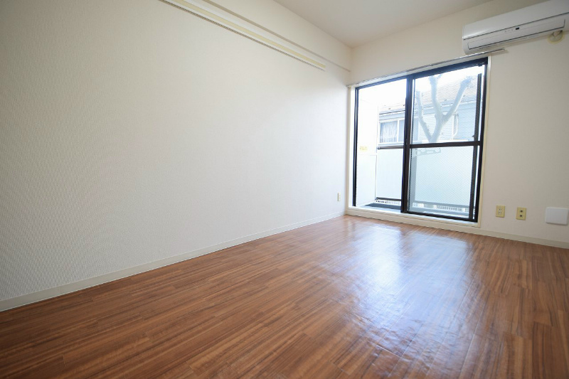 日神パレス白楽 南東の明るいお部屋です。