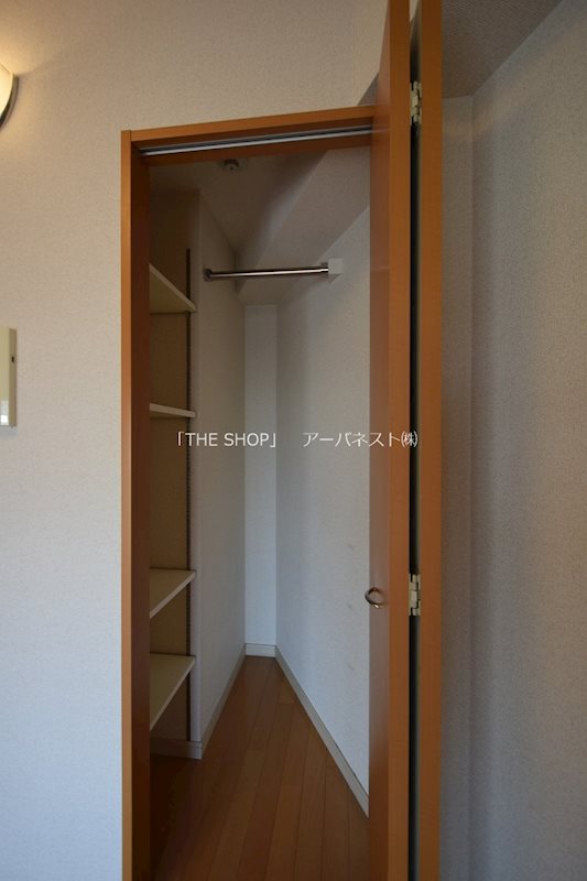 コンシェリア高井戸東 奥行きのある収納