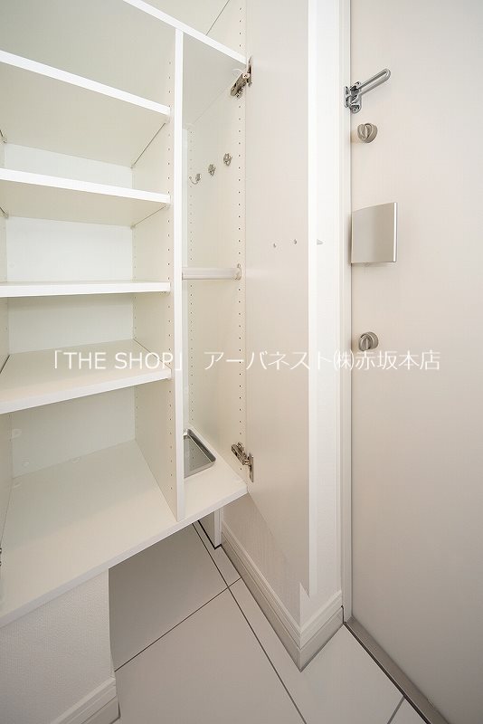 ヴォーガコルテ八丁畷駅前 シューズボックス