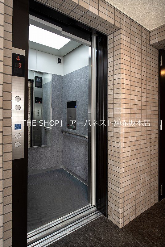 ヴォーガコルテ御嶽山 モニター付きエレベーター
