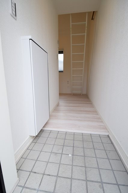 ソレイユ岸谷 玄関