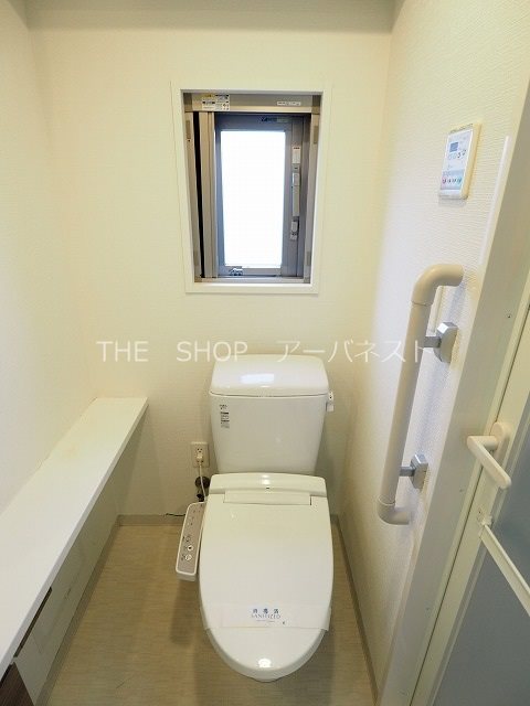 ヴォーガコルテ板橋本町アジールコート トイレには窓もあります