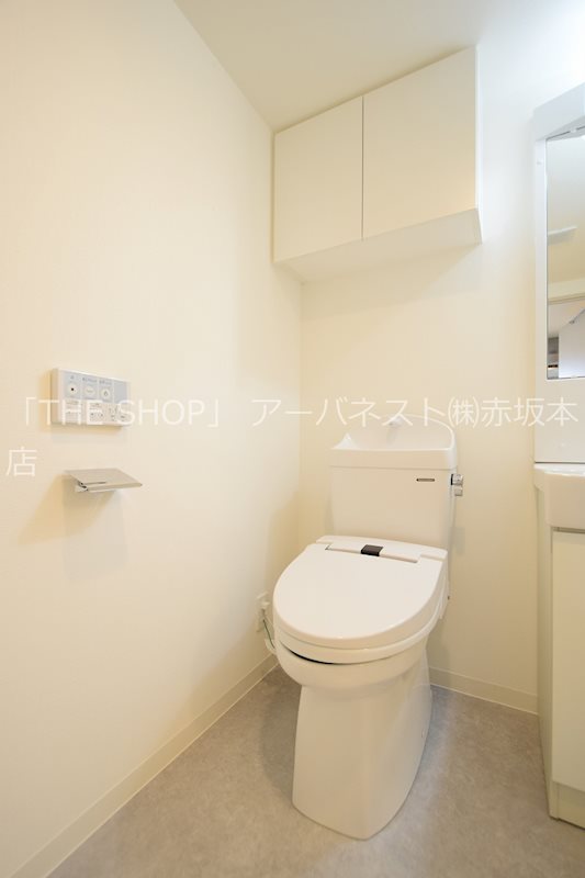 ヴォーガコルテ西蒲田 トイレ上部に収納あり