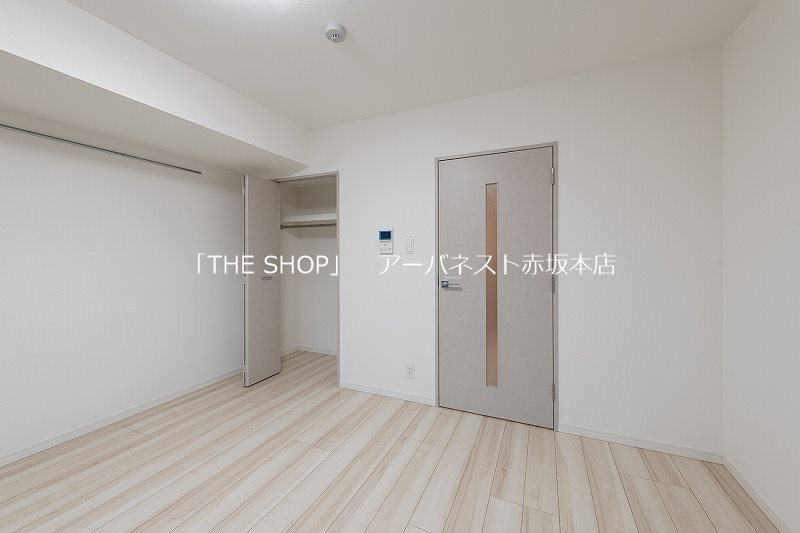ヴォーガコルテ西蒲田 木目調のフローリング。幅広フローリングは空間を広く魅せる効果もあります。