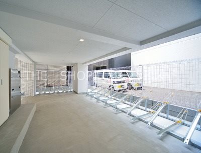 ヴォーガコルテ横濱阪東橋 屋根付きの駐輪場