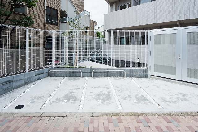 ヴォーガコルテ世田谷代田 バイク置場